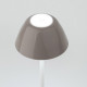 Lampada da tavolo con struttura in metallo bianca e diffusore in PVC