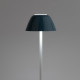 Lampada da tavolo con struttura in metallo bianca e diffusore in PVC