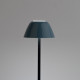 Lampada da tavolo con struttura in metallo nera e diffusore in PVC