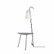 Lampada da terra in PVC con struttura in ferro con ripiano portaoggetti