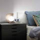 Abatjour a LED con struttura in metallo e paralume in vetro dal design moderno