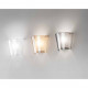 Lampada da parete con diffusore in vetro dalle linee moderne