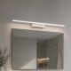 Lampada da parete grande a LED con struttura in metallo in stile moderno