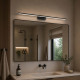 Lampada da parete grande a LED con struttura in metallo in stile moderno