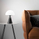 Lampada da tavolo a led con struttura in metallo e diffuosre in vetro soffiato