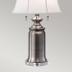 Lampada da tavolo classica con struttura in acciaio e paralume in tessuto