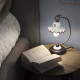 Lampada da comodino rustica in metallo con diffusore in ceramica decorata a mano