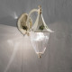 Lampada da parete dal design rustico con dettagli in ceramica decorata a mano