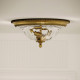 Plafoniera in ottone dal design classico con diffusore in vetro con 2 lampadine