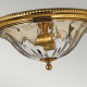 Plafoniera in ottone dal design classico con diffusore in vetro con 2 lampadine