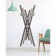 Appendiabiti da parete con struttura in legno dal design moderno ed elegante