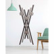 Appendiabiti da parete con struttura in legno dal design moderno ed elegante