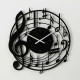 Orologio da parete dal design moderno con struttura in legno e note musicali