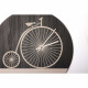 Orologio da parete rotondo con struttura in legno dal design moderno ed elegante