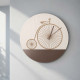 Orologio da parete rotondo con struttura in legno dal design moderno ed elegante