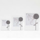 Portafoto da tavolo in legno con applicazione floreale dal design elegante