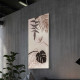 Quadro moderno verticale interamente in legno con raffigurazioni incise a laser