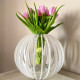 Vaso da tavolo moderno con struttura in plexiglass dalle linee arrotondate