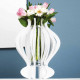 Vaso moderno in plexiglass dalle linee eleganti e arrotondate