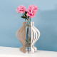 Vaso moderno in plexiglass dalle linee eleganti e arrotondate