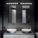 Applique lunga con struttura lineare in metallo dal design moderno
