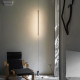 Lampada da terra a led con struttura in metallo e diffusore in policarbonato 