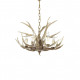 Lampadario rustico in metallo con elementi decorativi in resina