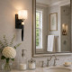 Applique per bagno con struttura in acciaio e diffusore in vetro opalino