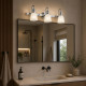 Lampada da parete a 3 luci per bagno struttura in acciaio e diffusori in vetro