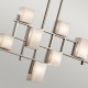 Lampadario lineare in acciaio con 7 diffusori in vetro dal design moderno