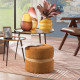 Pouf con struttura in legno e rivestimento in tessuto dal design moderno