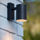 Applique a LED da esterno con struttura in acciaio e un diffusore moderno