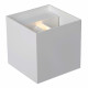 Applique con struttura in metallo cubica dal design moderno e diffusore a LED