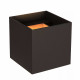 Applique con struttura in metallo cubica dal design moderno e diffusore a LED