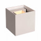 Applique con struttura in metallo cubica dal design moderno e diffusore a LED