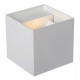 Applique con struttura in metallo cubica dal design moderno e diffusore a LED