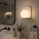 Applique da bagno in metallo con diffusore in vetro