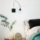 Applique da parete a LED con struttura in metallo e diffusore orientabile
