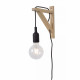 Applique da parete con struttura in legno dal design moderno e minimalista