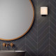 Applique moderna con struttura in metallo con diffusore in vetro a cilindro