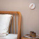 Lampada da comodino ricaricabile con faretto LED orientabile dal design moderno
