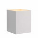 Lampada da parete con struttura a cubo in alluminio dalle linee moderne