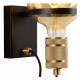 Lampada da parete con struttura in acciaio dalle linee moderne e semplici