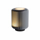 Lampada da tavolo a LED con struttura in alluminio dalle linee moderne