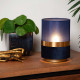Lampada da tavolo con base in metallo e paralume in lino dal design elegante