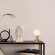 Lampada da tavolo con struttura in metallo e diffusore in vetro opalino