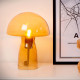Lampada da tavolo dal design moderno con diffusore in vetro
