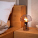 Lampada da tavolo dal design moderno con diffusore in vetro