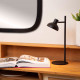 Lampada da tavolo dal design moderno interamente in acciaio
