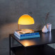 Lampada da tavolo di design con struttura in metallo e diffusore in vetro